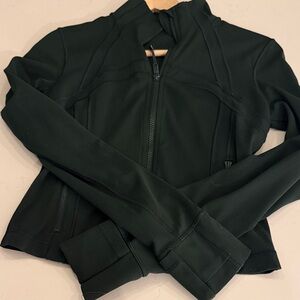 Lululemon Define crop Forrest green jacket size 6